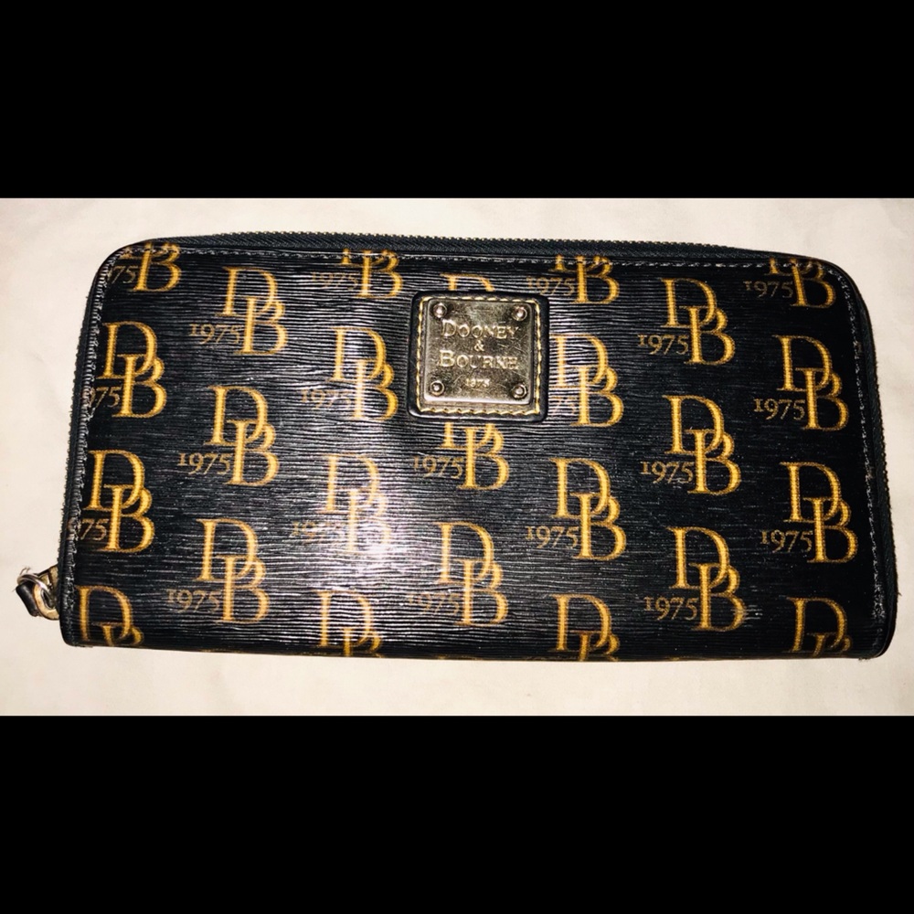 Dooney & Bourke wallet